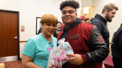 TikTok star, North Carolina college football player honors mother by supporting women fighting cancer