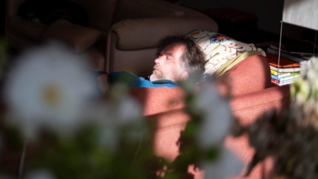 More couch surfing, fewer Canadians: Holiday travel is changing