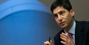Trump picks Kevin Warsh to chair Federal Reserve amid pressure campaign to cut rates