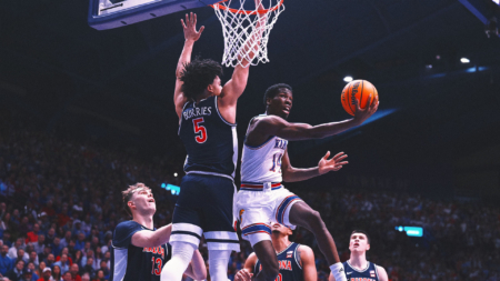 No. 9 Kansas Beats Top-Ranked And Previously Unbeaten Arizona 82-78