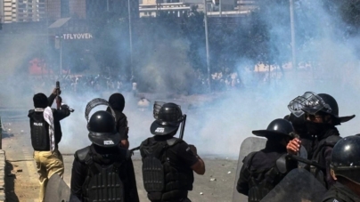 Nine Dead After Hundreds Storm US Consulate in Pakistan