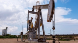 U.S. oil producers could get $63 billion boost from high crude prices, analysis shows