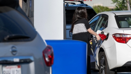 Gas in U.S. hits $4 a gallon for first time since August 2022