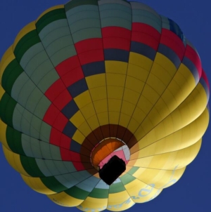 13 hot air balloon riders safe after emergency landing in Temecula yard