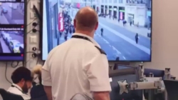 Police target London phone-snatching gangs