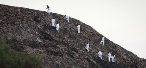 Tourists describe terrifying moments during deadly shooting at Mexico pyramid site