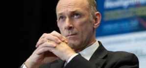 Chicago Fed President Austan Goolsbee sees inflation from Iran war as risk to 2026 rate cuts