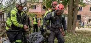 Russia strikes an apartment building in the Ukrainian city of Kharkiv and 1 person is killed