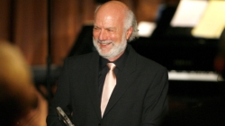 James Burrows, legendary director of ‘Cheers’ and ‘Friends,’ dies at 85