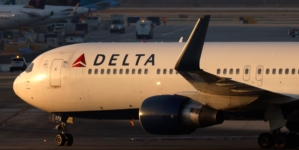 Firework strikes Delta flight landing in Chicago