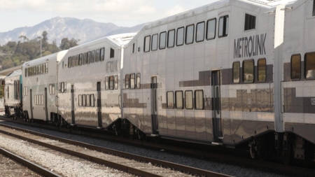 Metrolink train breaks down in Anaheim Hills, stranding hundreds of passengers