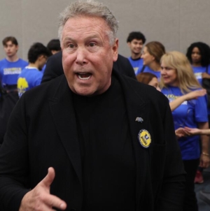 Ex-gubernatorial candidate pleads not guilty to threatening witnesses