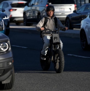 L.A. City Council members call for new restrictions on e-bikes