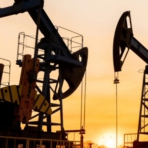 Trump says oil companies should cut gas prices after making “too much money”