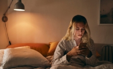 Some Gen Zers swap their smartphones for “dumb” phones to curb social media habits