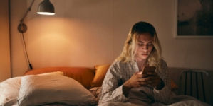 Some Gen Zers swap their smartphones for “dumb” phones to curb social media habits